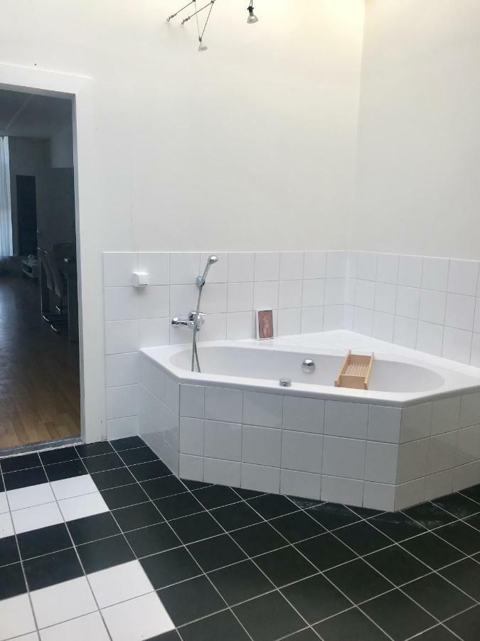 Guesthouse Uit De Kunst Leeuwarden Buitenkant foto